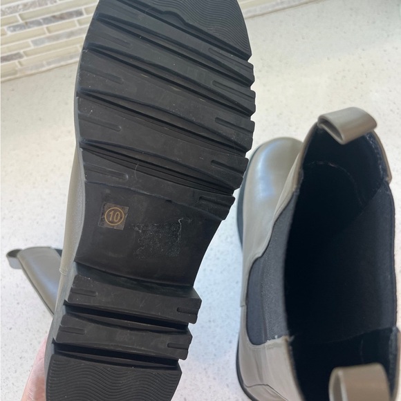 Women’s Olive Leather Boots - Picture 4 of 5